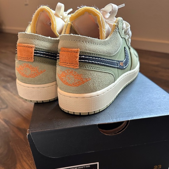 Nike Air Jordan - Picture 2 of 5